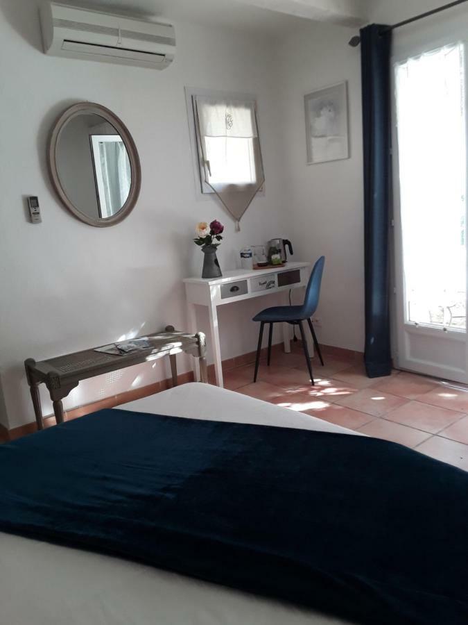 Mas De L'ile Bed & Breakfast Avignon