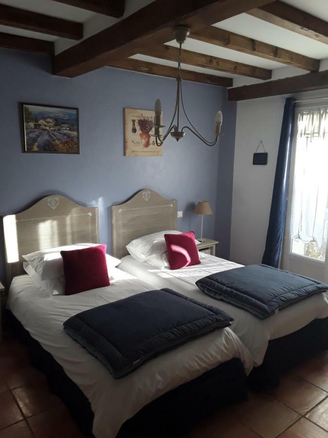 Couette-café Mas De L'ile 3*