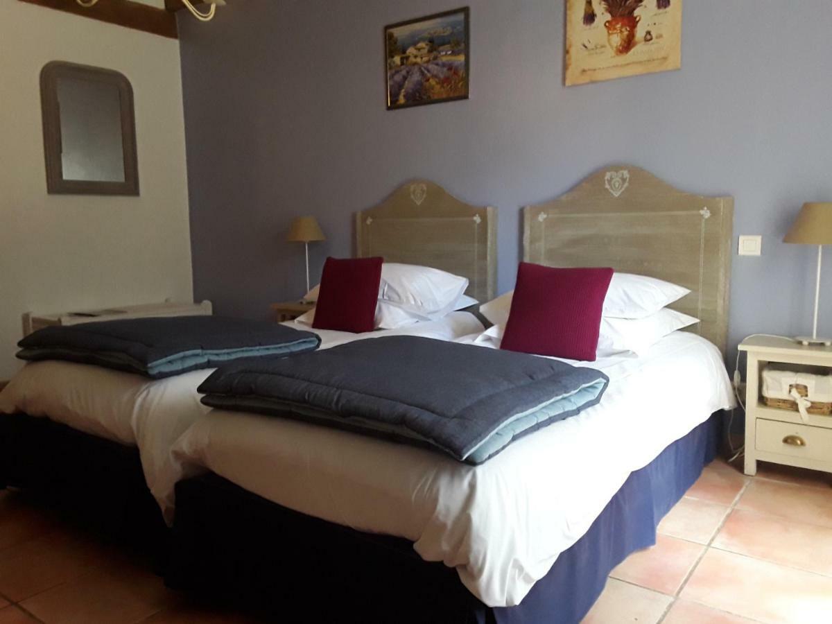 Couette-café Mas De L'ile 3*